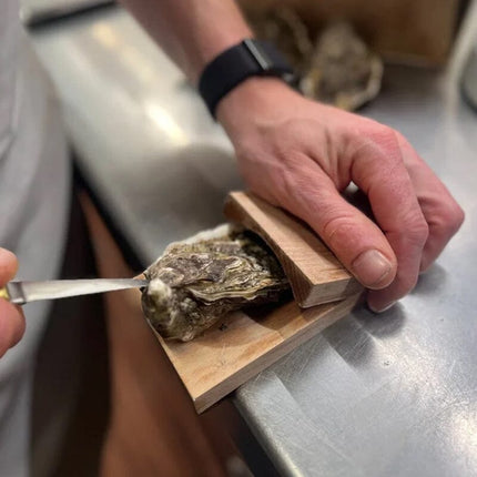 Compact Oyster Opener Clamp | Safe & Easy Shell Opening Tool | User-Friendly Design | Kitchen Essential | Wood Material | 13x8x8 cm | Ideal for Home Use