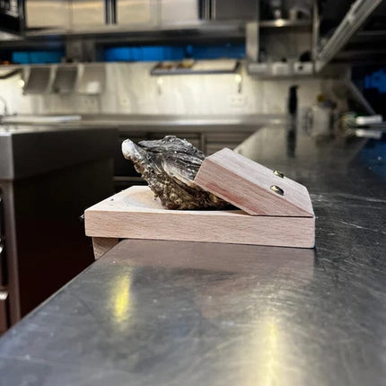 Compact Oyster Opener Clamp | Safe & Easy Shell Opening Tool | User-Friendly Design | Kitchen Essential | Wood Material | 13x8x8 cm | Ideal for Home Use