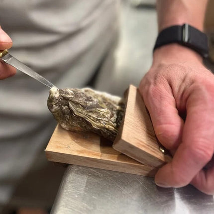 Compact Oyster Opener Clamp | Safe & Easy Shell Opening Tool | User-Friendly Design | Kitchen Essential | Wood Material | 13x8x8 cm | Ideal for Home Use