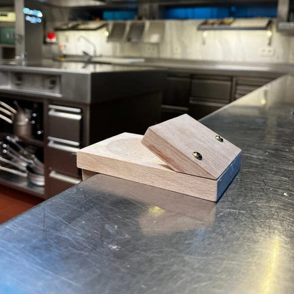 Compact Oyster Opener Clamp | Safe & Easy Shell Opening Tool | User-Friendly Design | Kitchen Essential | Wood Material | 13x8x8 cm | Ideal for Home Use