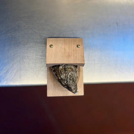 Compact Oyster Opener Clamp | Safe & Easy Shell Opening Tool | User-Friendly Design | Kitchen Essential | Wood Material | 13x8x8 cm | Ideal for Home Use