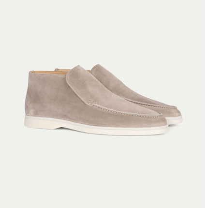 Stylish Winter Ensemble for Men | Luxurious Suede Outerwear | Merino Wool Sweater | Slim-Cut Trousers | High Suede Loafers | Essential Beige/White | Puento Fortade - TP 33