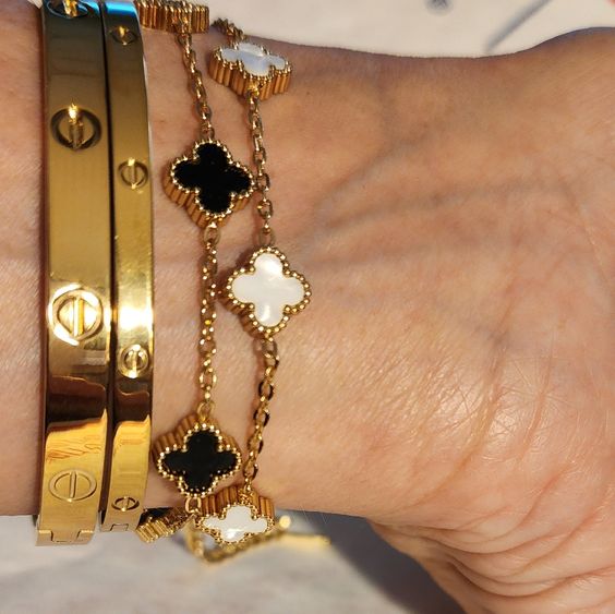 Dubai Inspired | Elegant Black & White Clover Bracelet Set with Gold Accents | Sophisticated Jewelry Collection