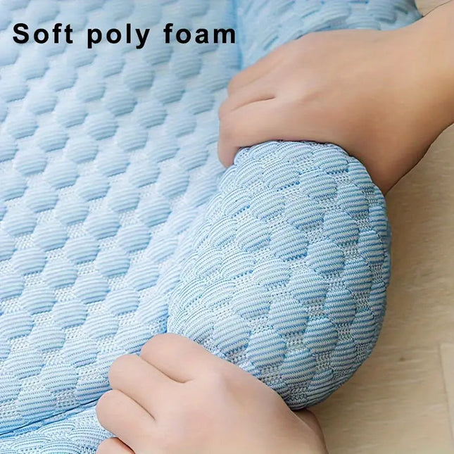 Ice-Silk Cooling Pet Bed | Advanced Ice Silk Fabric | Absorbs and Disperses Heat | Machine Washable | Lightweight Comfort for Pets | Provides a Cool Surface for Hot Days | Keeps Dogs Refreshed and Comfortable
