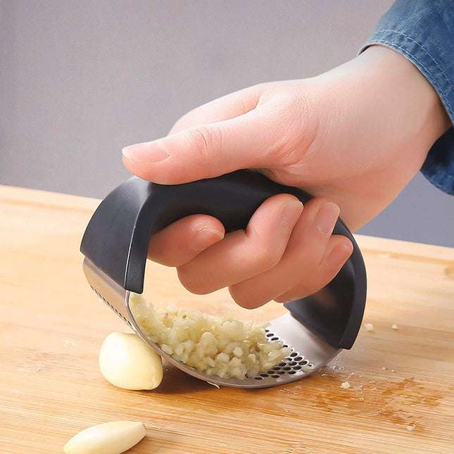 Stainless Steel Garlic Press | Effortless Garlic Crusher | Quick and Easy to Use | Dishwasher Safe Kitchen Tool | Reduces Garlic Odor on Hands | Durable and Long-Lasting Design | Essential for Cooking Prep